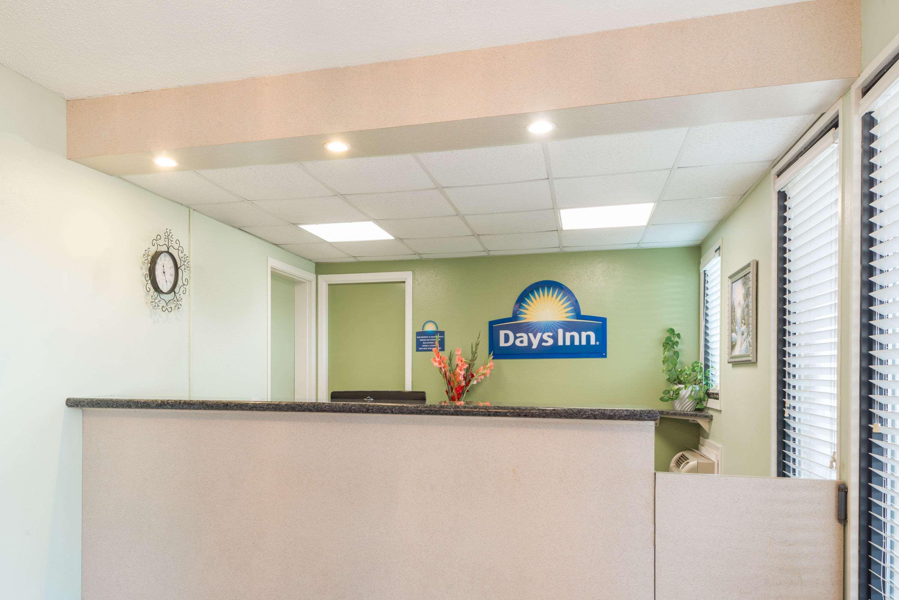 Days Inn By Wyndham Сан Маркос Экстерьер фото